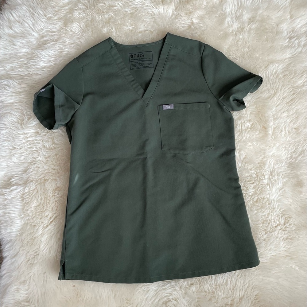 FIGS Women's Green Scrub Top